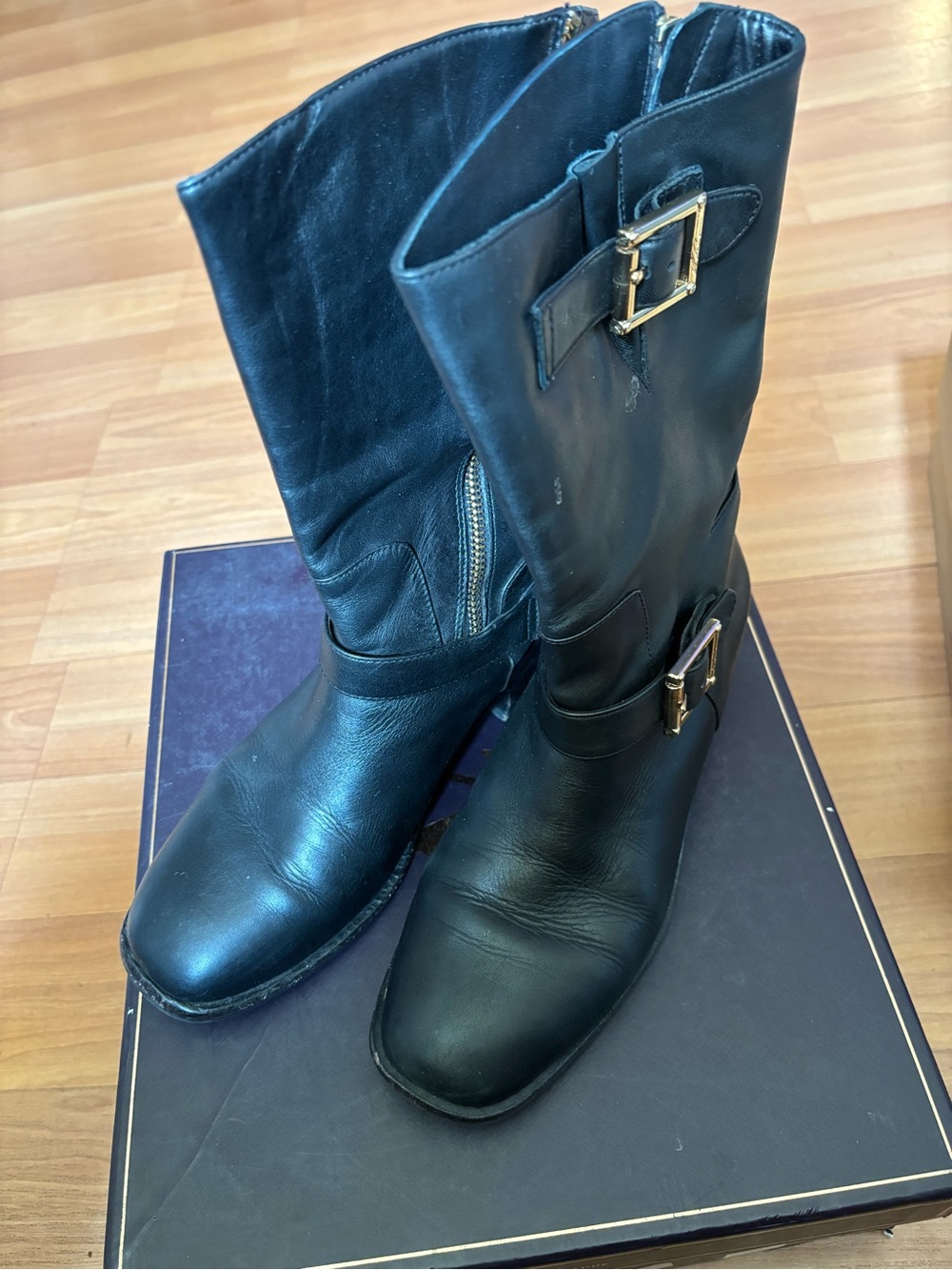 VC women boots size 7.5